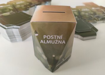 Postní almužnou duchovně obohacujeme sami sebe