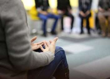 Intervenční centrum spouští nový běh skupinové socioterapie pro oběti domácího násilí