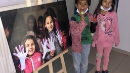 Děti z Novohradské zahájily  "svoji" výstavu ve Velešíně