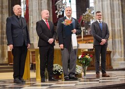 Mons. Pavel Posád, prezident Charity ČR, Lukáš Curylo, ředitel Charity ČR, Vladislav Štrejn, oceněný dobrovolník Diecézní charity České Budějovice, Martin Orgoník, vedoucí oddělení společenské odpovědnosti, T-Mobile (partner akce)