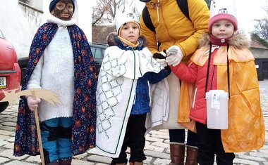 Skupinka Tří králů s doprovodem