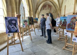 v křížové chodbě kláštera obrazy opravdu nádherně vynikly