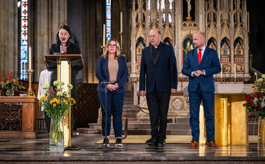 Ceny předávali prezident Charity ČR Pavel Posád a ředitel Charity ČR Lukáš Curylo (foto: Anička Guthrie, Člověk a víra)