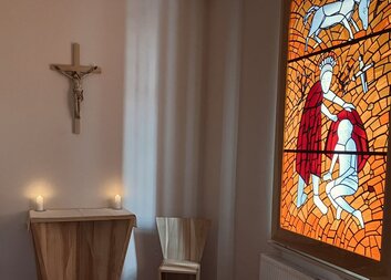 Biskup Vlastimil Kročil požehnal novou kapli Diecézní charity