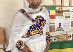 tradiční příprava etiopské kávy