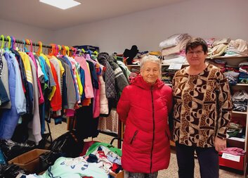 Šatník Farní charity Netolice otevírá prostor pro setkávání osamělých