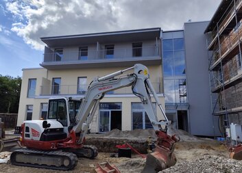 Obyvatele sousedovického domova čeká stěhování do nové budovy, stavba je za polovinou