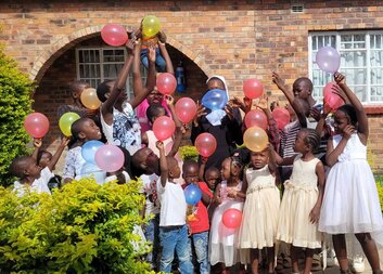 Děti ze zimbabwského domova obdržely dar od českých dárců