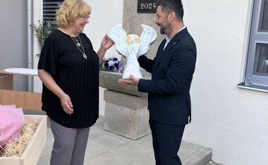 dárek pro paní ředitelku od stavební firmy