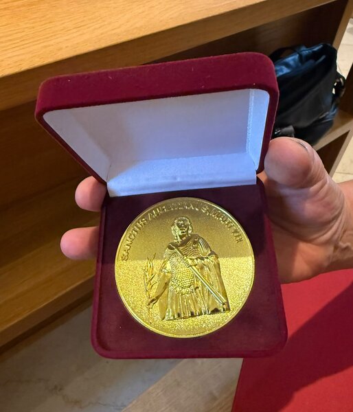zlatá medaile sv. Auraciána